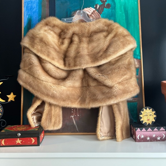 Vintage 1950s Elegant Tan Fur Stole Cape - Picture 6 of 14
